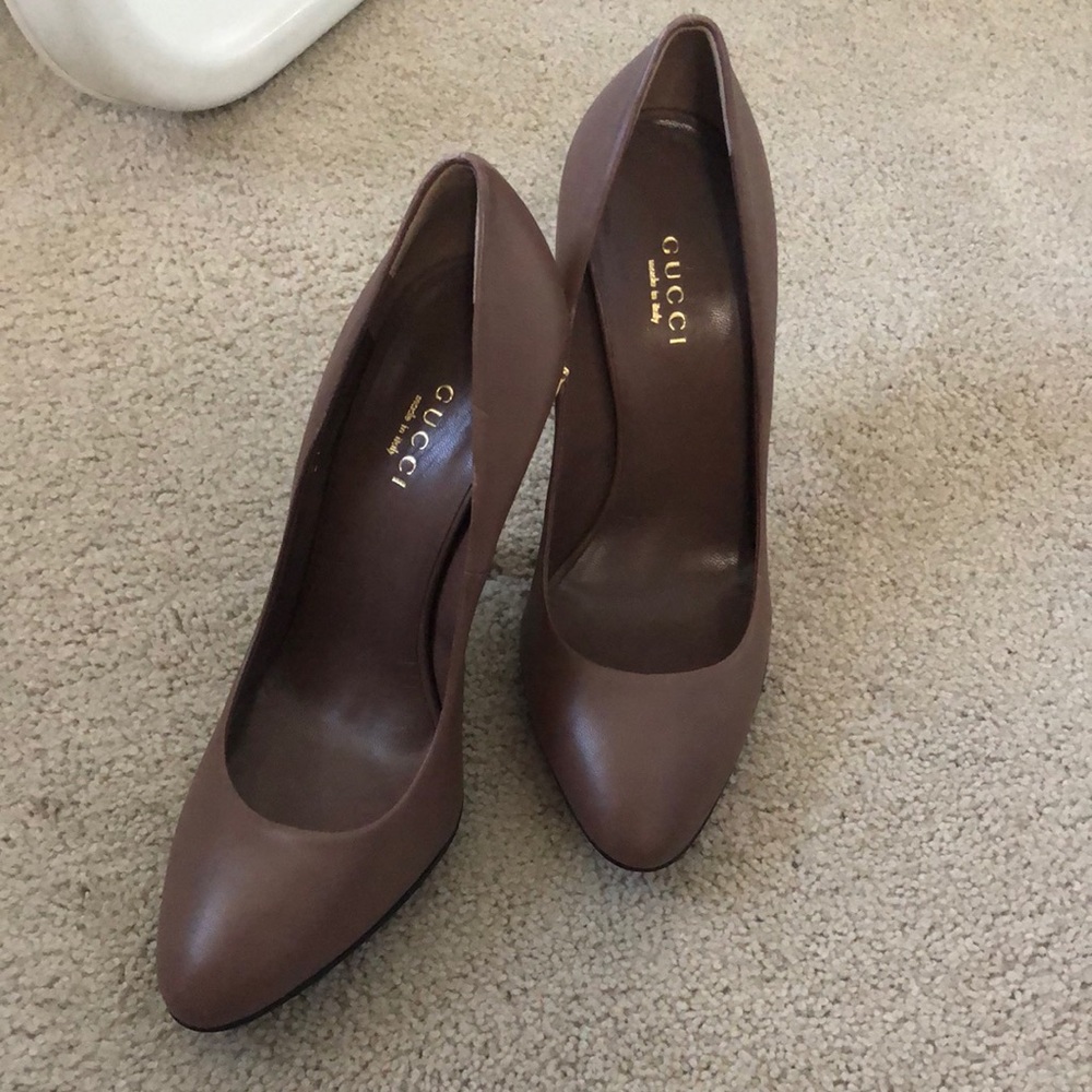 High heel Gucci shoes